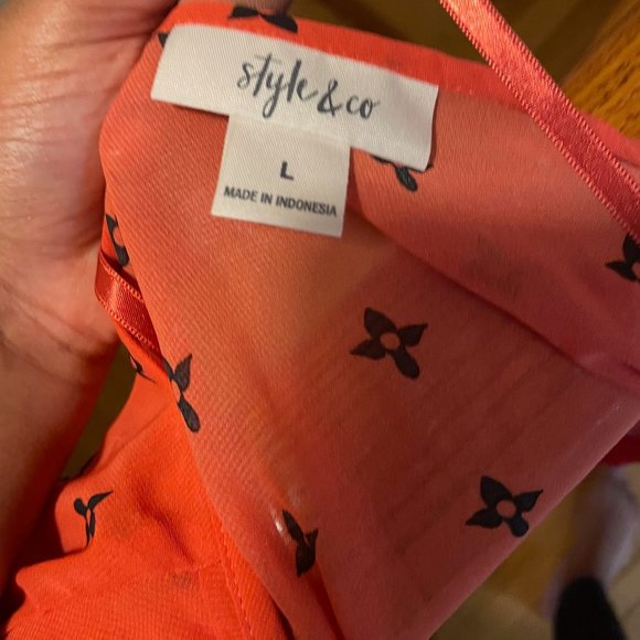 Style & Co Women’s Medallion Throw Blouse - Picture 4 of 5